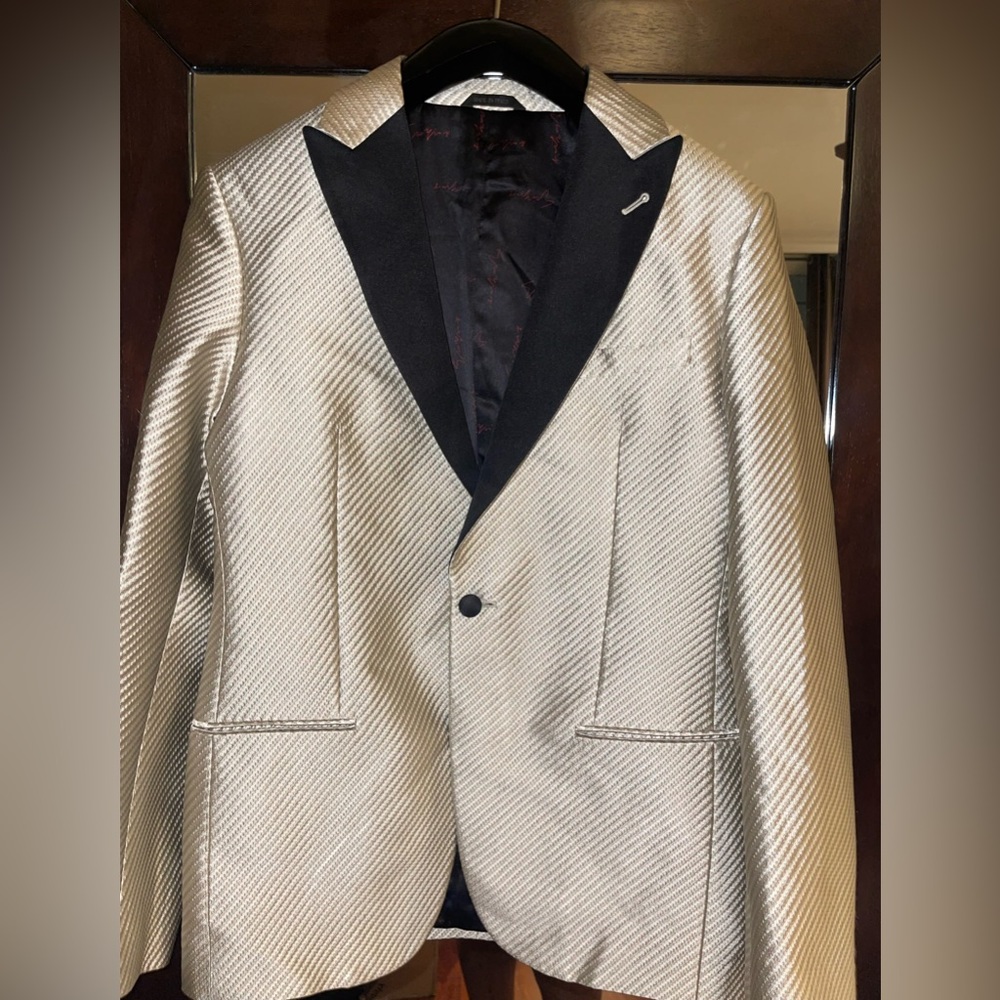 - GIORGIO ARMANI Exclusive edition blazer